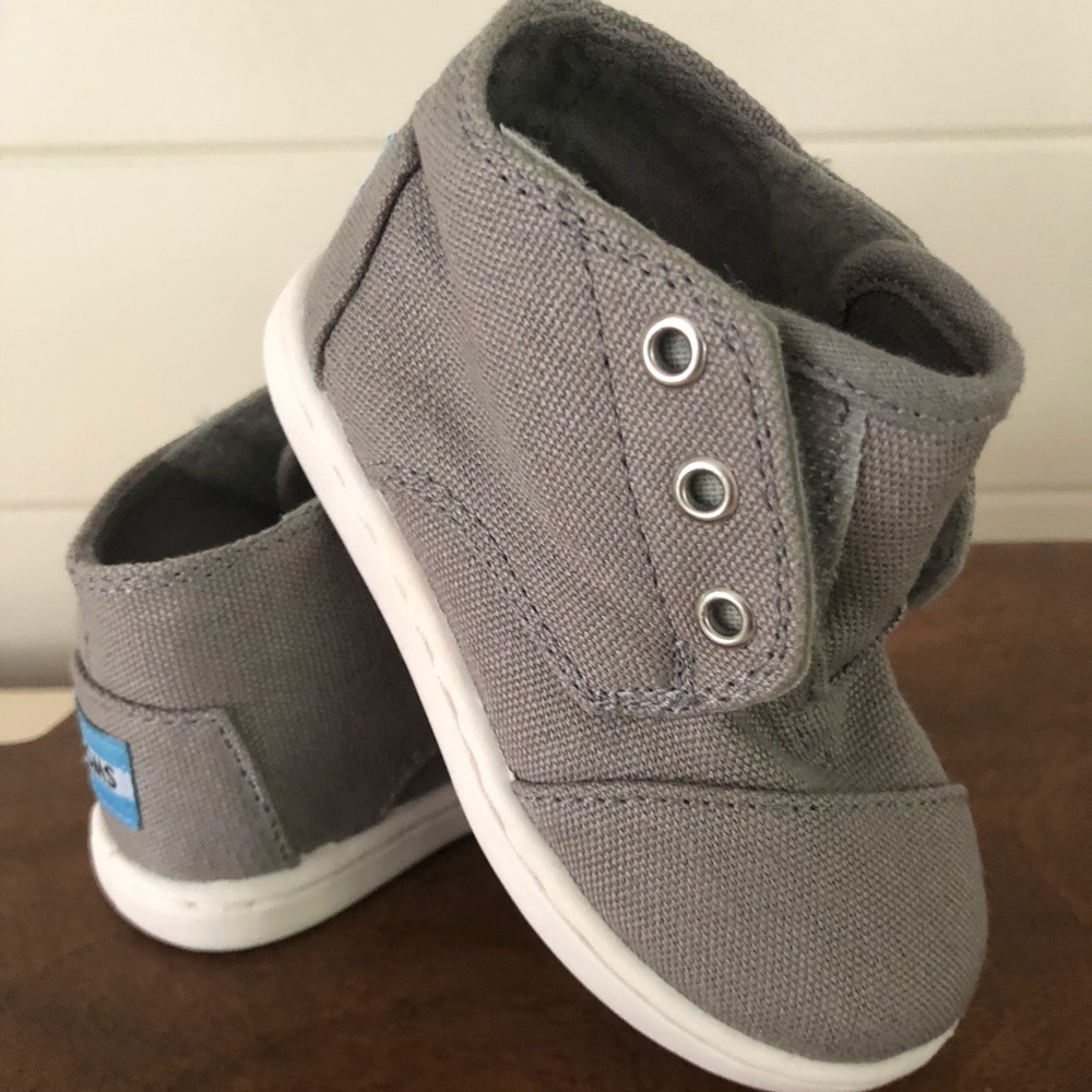 Toddler Toms Shoes - new without box